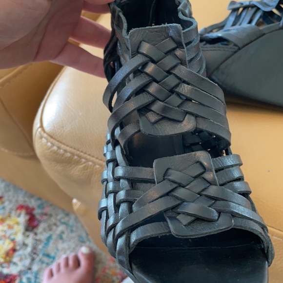 TORY BURCH LEATHER WEDGES BLACK - Picture 2 of 5